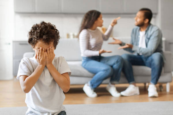 Parenting Tips: बच्चों के सामने पति से लड़ना है नुकसानदायक, मेंटल हेल्थ होती है इफेक्ट