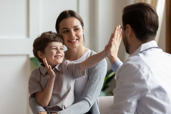 Parenting Tips: रिश्तेदारों के घर जाने से पहले बच्चों को दें ये सिख, हर जगह होगी तारीफ