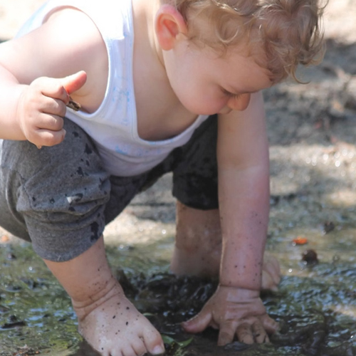 Parenting Tips: बच्चे को है मिट्टी खाने की आदत, तो इन ट्रिक्स को करें फॉलो