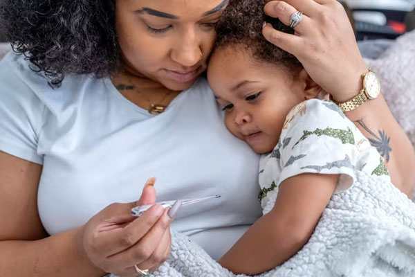 Parenting Tips: बच्चों को हो रहा है बुखार, तो गलती से भी न करें ये काम