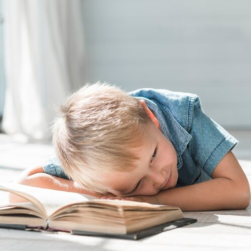 Parenting Tips: किताब खोलते ही आपके बच्चों को आती है नींद, तो करें ये काम