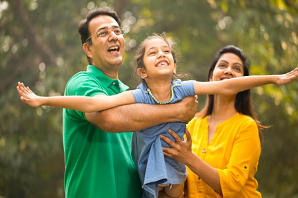 Parenting Tips: बच्चे की परवरिश में प्यार के साथ इन बातों का रखें ध्यान, मजबूत बनेगा रिश्ता