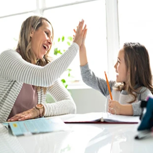 Parenting Tips: अपने बच्चों को कराएं संघर्ष से शिखर तक की तैयारी, फॉलो करें ये टिप्स