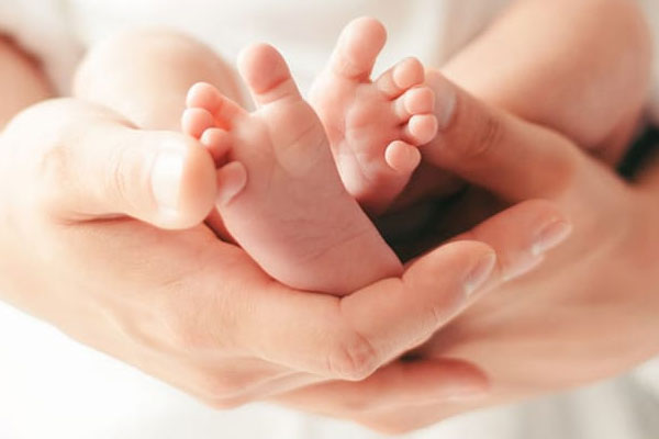 Parenting Tips: शिशु के शरीर पर कभी नहीं इस्तेमाल करनी चाहिए ये चीजें, महिलाएं रखें ध्यान