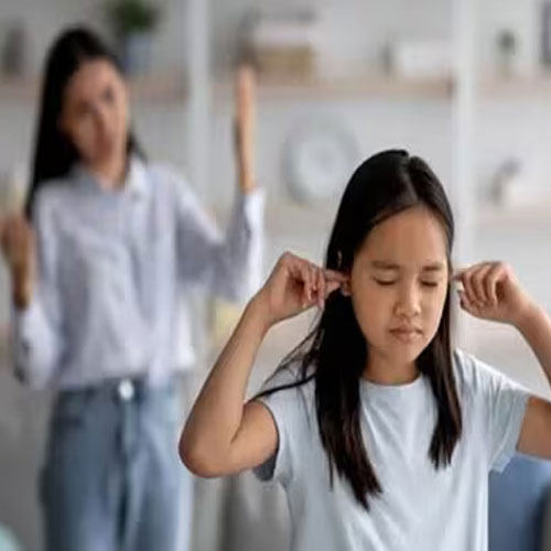 Parenting Tips: किन वजहों से बिगड़ने लगते हैं बच्चे, नहीं मानते पेरेंट्स की बात 
