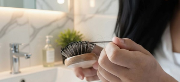 लगातार बाल झड़ना और अनियमित पीरियड्स? जिंक की कमी हो सकती है इसकी वजह
