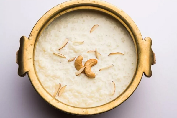 Rabdi Kheer Recipe: घर आए मेहमानों को खिलाएं रबड़ी से बनी खीर, रिश्ते में हमेशा रहेगी मिठास