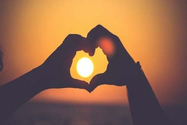 Relationship Tips: कहीं प्यार में खो तो नहीं रहीं खुद का वजूद? इस तरह पहचानें अपनी अहमियत और बढ़ाएं सेल्फ-वैल्यू