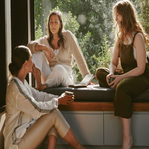 Relationship Tips: किसी से शेयर ना करें परिवार से जुड़ी ये बातें, बाद में होगा पछतावा