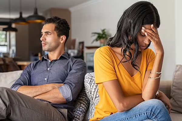 Relationship Tips: क्या उम्र के फासले की वजह से बदल जाते हैं पति-पत्नी के रिश्ते, कैसे होता है बदलाव