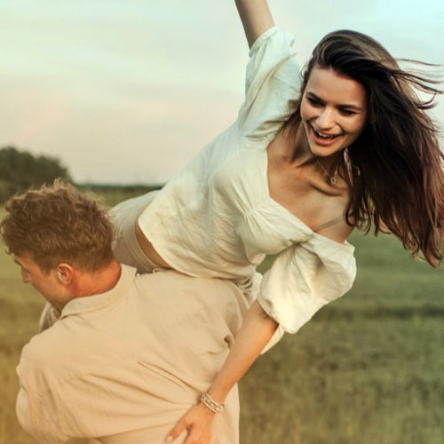 Relationship Tips: रोज़ डे से लेकर प्रपोज डे तक, पार्टनर के साथ इस तरह सेलिब्रेट करें प्यार का महीना