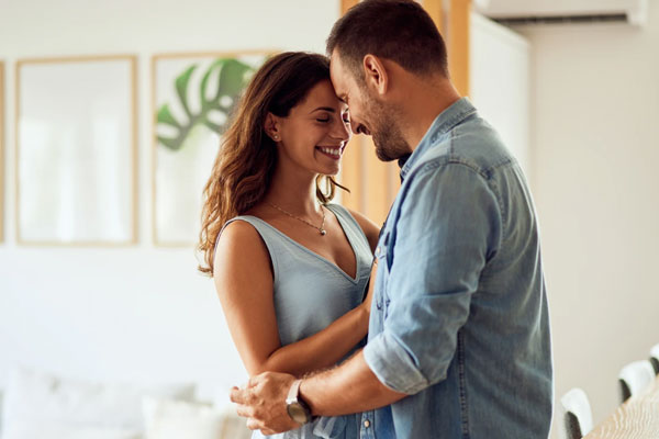 Relationship Tips: पत्नी की इन आदतों से खुश रहते हैं पति, आप भी करें ये काम