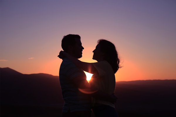 Relationship Tips: दोस्ती के रिश्ते को प्यार में बदलना है, ये टिप्स आएंगे काम