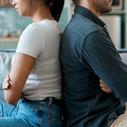 Relationship Tips: अगर आपका रिश्ता भी है टॉक्सिक, तो इस तरह करें कंट्रोल