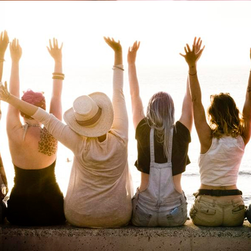 Relationship Tips: पार्टनर की याद में बेचैन है मन, तो इस तरह लगाएं मन