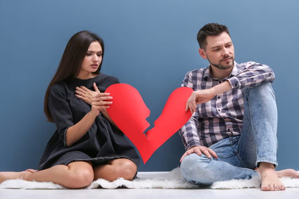 Relationship Tips: ब्रेकअप के बाद खुद को संभालना है मुश्किल, तो इन तरीकों से करें नई शुरुआत