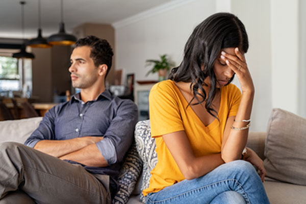 Relationship Tips: पति पत्नी का रिश्ता खराब कर सकती है रोक टोक, समझने की है जरूरत