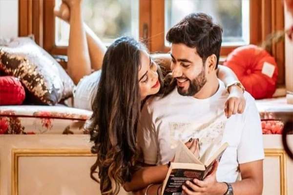 Relationship Tips: रिश्ते में हर समय खुश दिखना जरूरी नहीं, मुश्किल भावनाओं पर भी करें बात