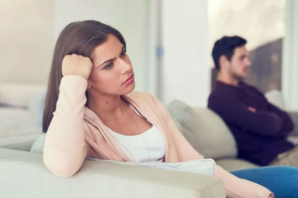 Relationship Tips: चुप रहना रिश्ते के लिए है खतरनाक, समय पर उठाएं आवाज