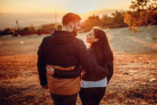 Relationship Tips: रिश्ता मजबूत रखना है तो प्यार के साथ इन बातों को भी दें जगह