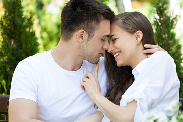 Relationship Tips: क्रश से कहना है दिल की बात, तो ये ट्रिक्स आएंगे काम