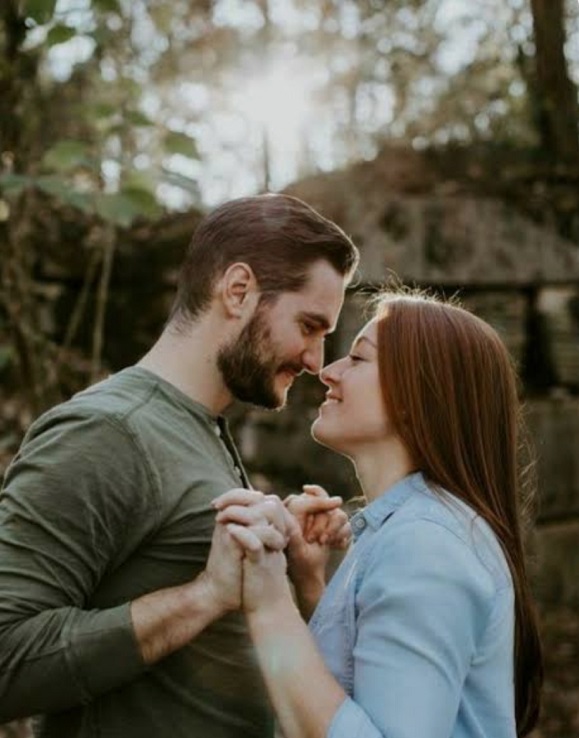 Relationship : जब पार्टनर का प्यार बनने लगे रेड फ्लैग, जानिए अत्यधिक परवाह के पीछे 