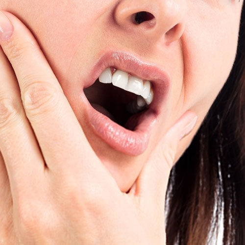 दांतों में तेज झनझनाहट और दर्द, इन घरेलू नुस्खों से मिलेगा छुटकारा