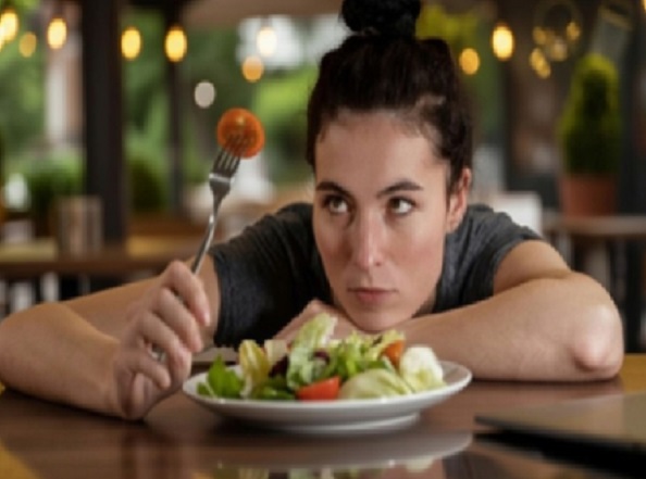 Health Tips :कुर्सी पर लंबे समय तक बैठकर काम करने वालों की सेहत को होता है नुकसान 