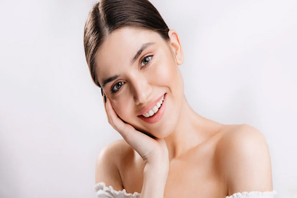 Skin Care: चमकती त्वचा के लिए रात को भी लगाएं सनस्क्रीम, स्किन दिखेंगी ब्राइट