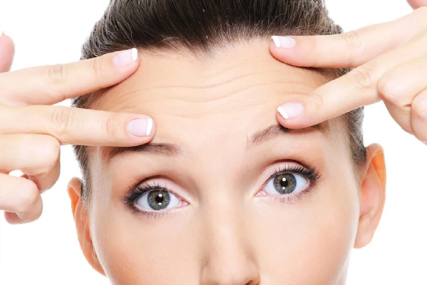 Skin Care: उम्र से पहले नजर आ रही है झुर्रियां, तो ये टिप्स करें फॉलो