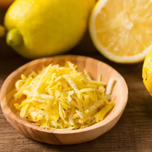 Skin Care Tips: कचरा समझकर न फेंके नींबू का छिलका, स्किन केयर में इस तरह करें इस्तेमाल