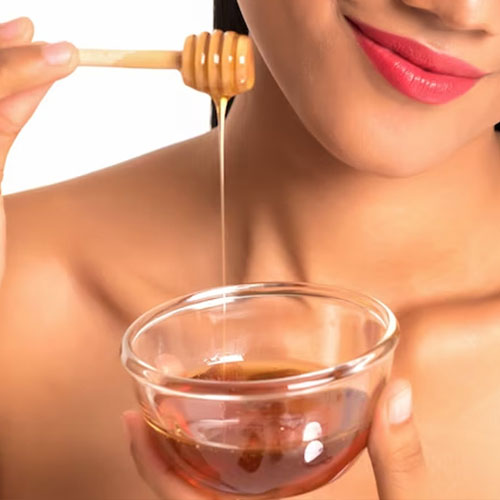 Skin Care Tips: शहद में इन चीजों को मिलकर लगाने से मुलायम रहेगी स्किन