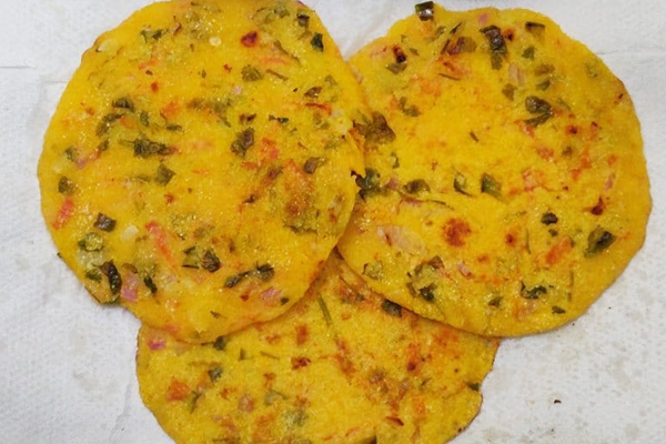 Snacks Food Items: बेसन का चीला खा-खाकर हो गए हैं बोर, तो बदल लीजिए मुंह का स्वाद