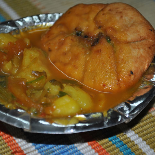 मॉनसून में लें Aloo Kachori का मजा