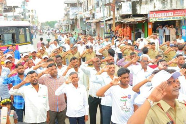 राष्ट्रगान के लिए हर दिन एक मिनट रुकता है तेलंगाना का शहर