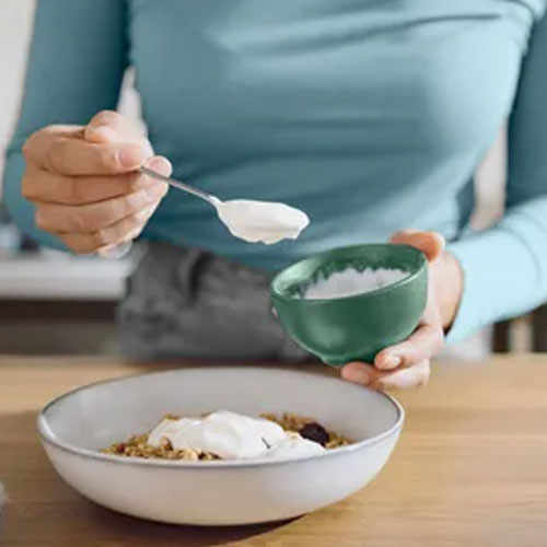 सुस्ती और पेट से जुड़ी परेशानी का असली कारण है विरुद्धाहार, जानें दूध और दही के साथ क्या न खाएं