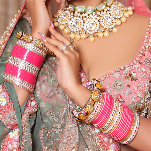हाथों की खूबसूरती बढ़ा देंगे ये ब्राइडल चूड़ा, इन बातों का रखें ध्यान