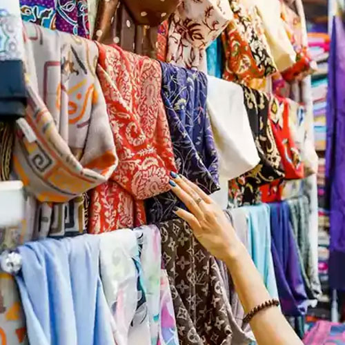 दिल्ली के इन बाजारों में मिलते हैं सस्ते गर्म कपड़े, पैसों की होगी अच्छी बचत