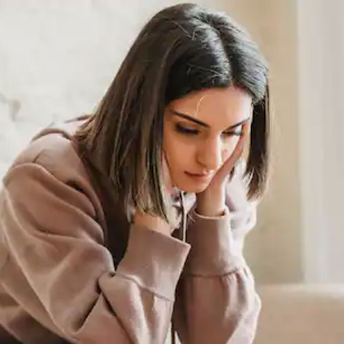 महिलाओं में पोषण की कमी का संकेत देते हैं ये लक्षण, जानें कारण और उपचार