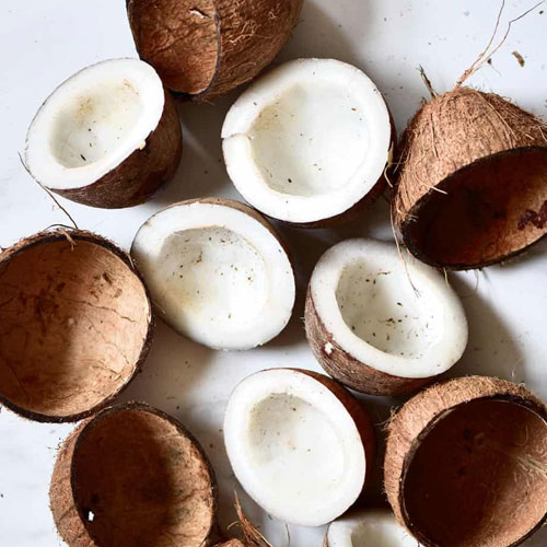 नारियल के खोल से ऐसे निकालें गुदा, ये है आसान तरीके