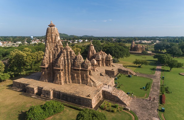 यहां हैं 800 से ज्यादा मूर्तियां, बड़े पत्थरों को काटकर बनाया गया है खुजराहो का ये मंदिर
