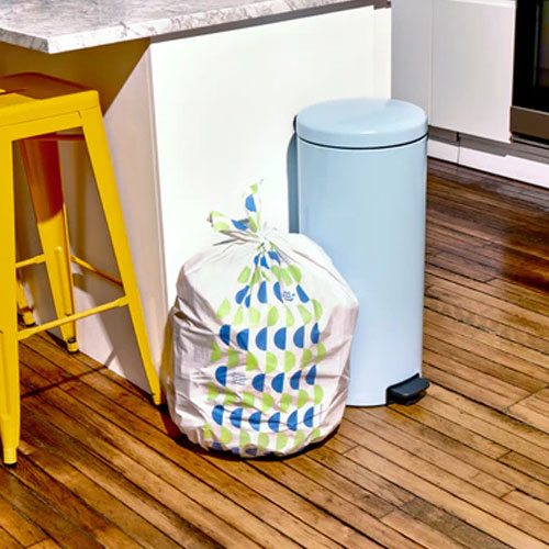 Vastu Tips: घर की इस दिशा में कभी न रखें डस्टबिन, हो जाती है कंगाली