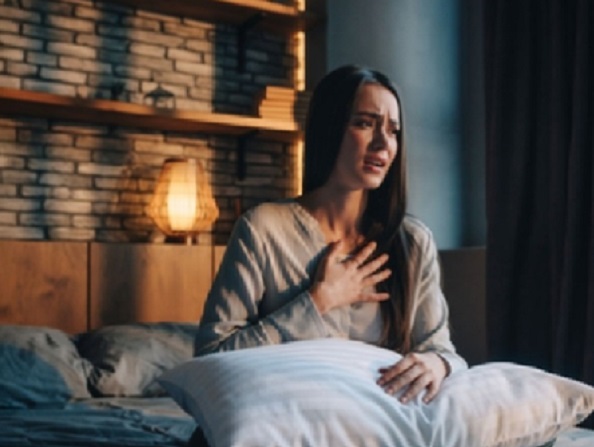 फाल्गुन मास में क्यों होता है सबसे ज्यादा सर्दी-जुकाम? जानें क्या खाएं और क्या नहीं
