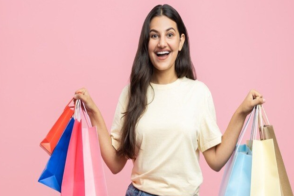 Women Fashion: ऑनलाइन कपड़े खरीदते समय साइज और फिट को लेकर न करें ये गलतियां