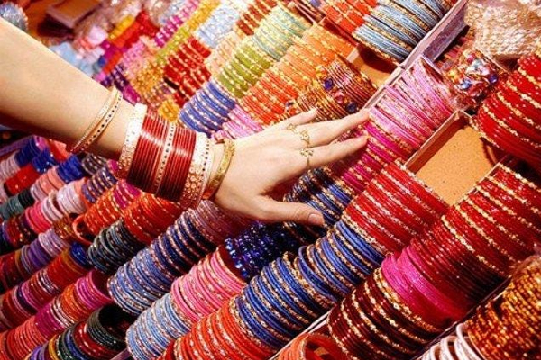 महिलाएं डेली वियर में पहनें ऐसी चूड़ियां, घर के कामों में भी नहीं होगी परेशानी