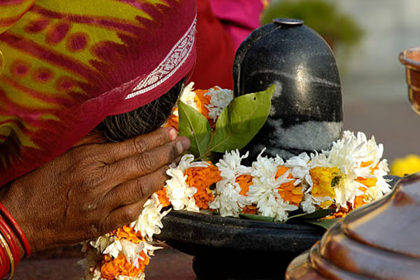 सावन के पहले सोमवार में इस तरह करें पूजा, प्रसन्न होंगे शिव