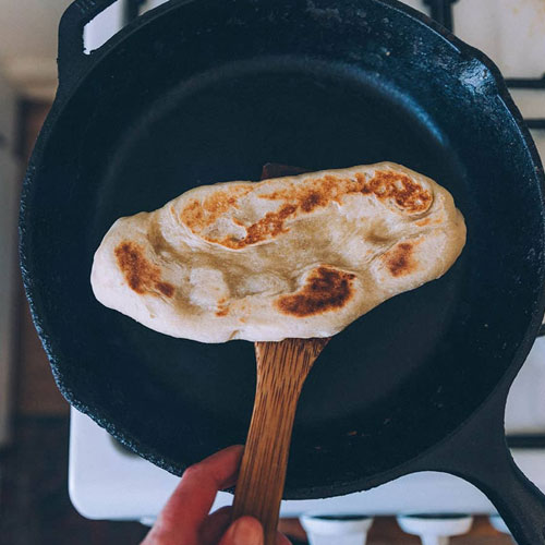 तवे पर बना सकती हैं नरम नरम नान, ये है आसान तरीका