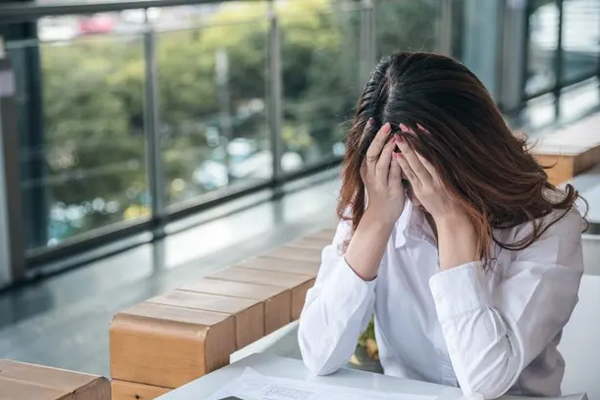आपकी आदतें मेंटल हेल्थ को कर सकती है खराब, तुरंत करें कंट्रोल