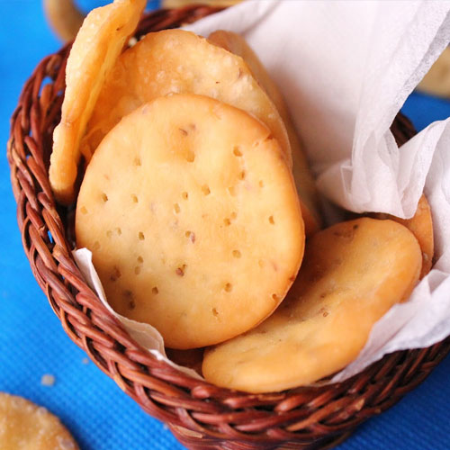 यम्मी,खस्ता बेसन की पापडी-Papdi Recipe